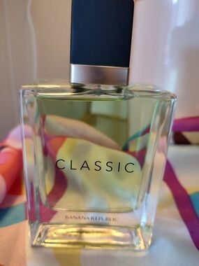 Banana Republic Classic Eau de Toilette - Clear Bottle with Black Cap